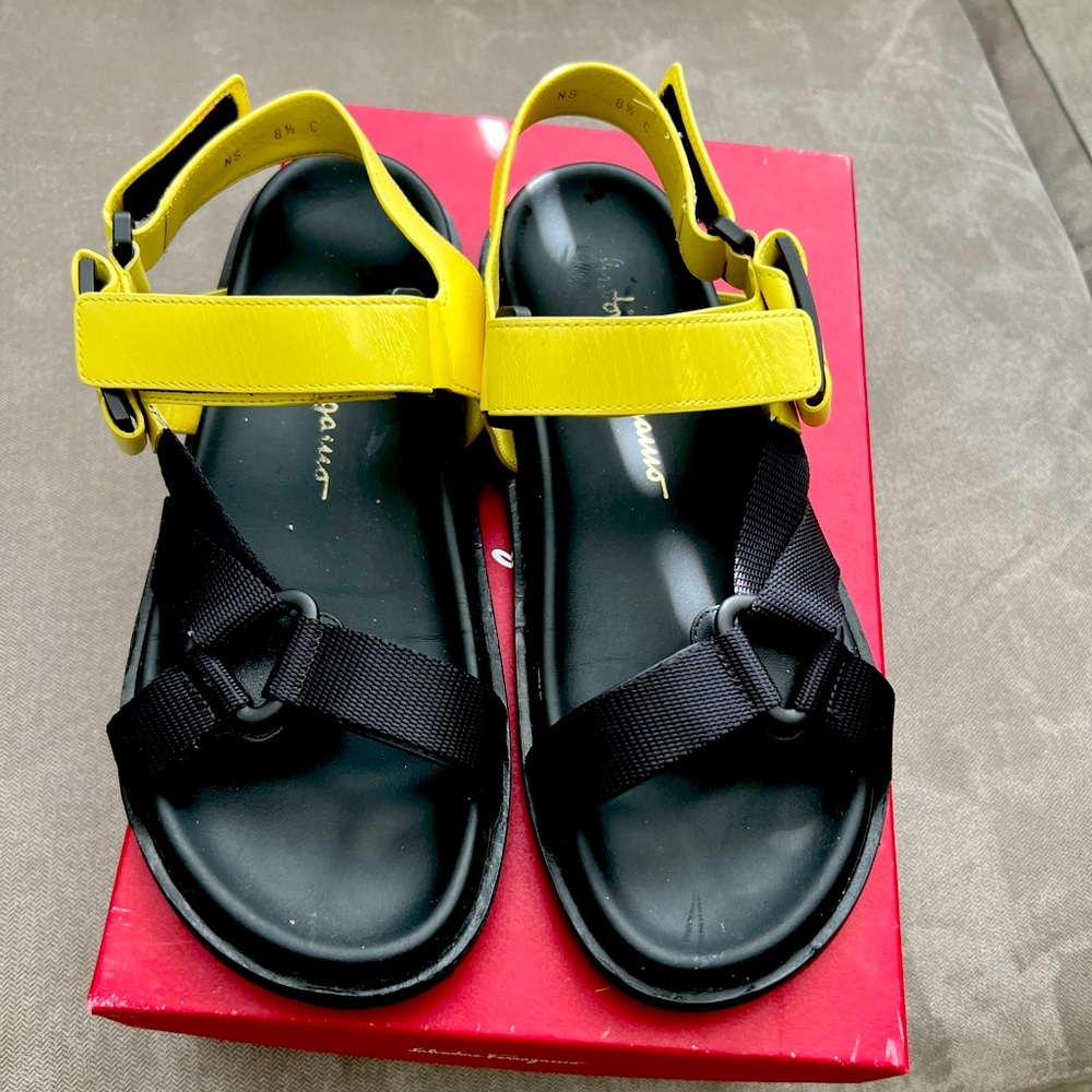 Salvatore Ferragamo sandals size 8.5 run big